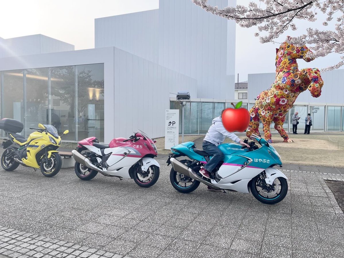 yk12000's tweet photo. 十和田市に観光で行ったら、#はやぶさ #こまち #ドクターイエロー  に遭遇。
声がけさせていただき、跨らせてもらいました。

サンキュー十和田市ダンディのオーナーさん。

#バイクの駅大船渡 で会いましょう https://t.co/USVWKpVXSu