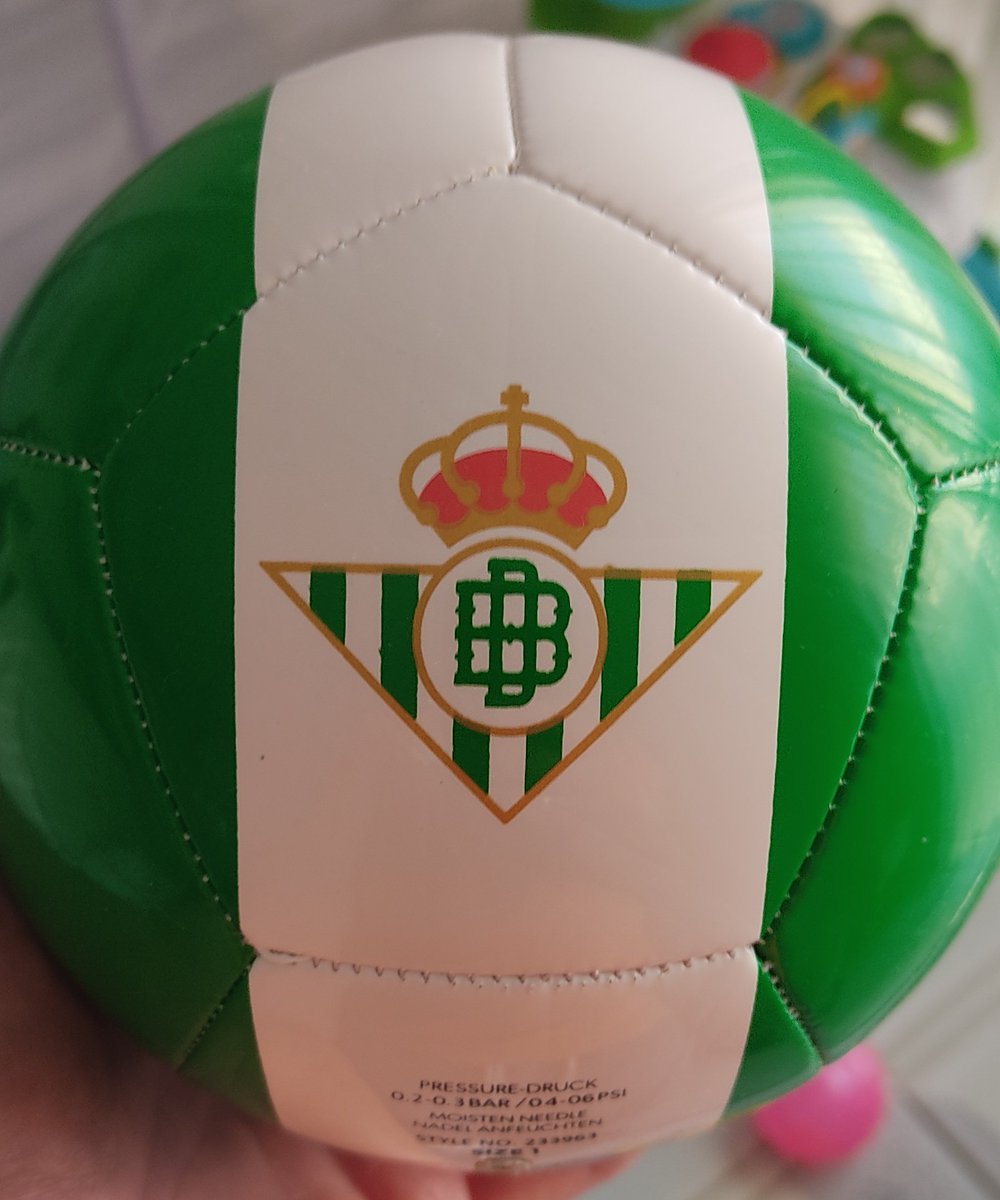 Ayer me acosté cabreado

Hace diez minutos, Irene ha señalado el escudo de su pelotita y ha dicho “Betis”. Ha tardado 21 meses en unir ese símbolo con su nombre… y ha sido justo hoy, quizá cuando más lo necesitaba

No sé cómo explicarlo,pero me ha cambiado el día por completo 💚