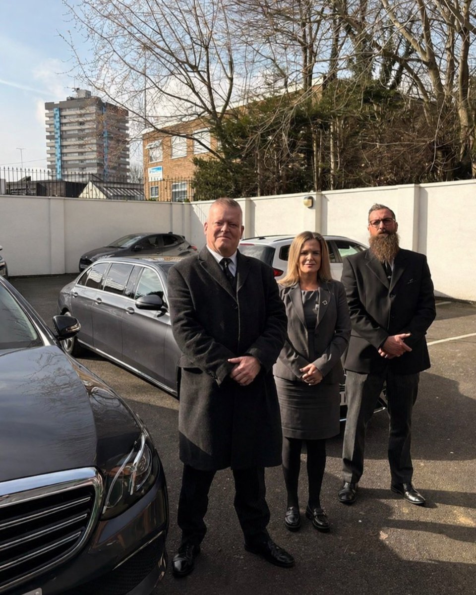 HOECoopfunerals's tweet photo. Here when you need us 🤍

Here's Steve, Nicole &amp; Scott here to support you at our Lower Holyhead Road funeral home. https://t.co/NwKhjDvyTX