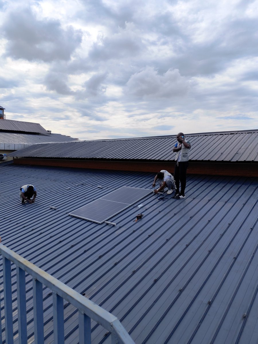 lp4_wholesale's tweet image. Roof installation in progress ⚡☀️
Our team is installing high-efficiency solar panels, paired with our reliable energy storage batteries — ensuring stable power day &amp;amp; night.
No more outages. Just clean, consistent energy.
#SolarEnergy #EnergyStorage #OffGrid #CleanEnergy
