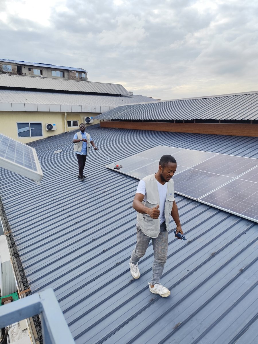 lp4_wholesale's tweet image. Roof installation in progress ⚡☀️
Our team is installing high-efficiency solar panels, paired with our reliable energy storage batteries — ensuring stable power day &amp;amp; night.
No more outages. Just clean, consistent energy.
#SolarEnergy #EnergyStorage #OffGrid #CleanEnergy