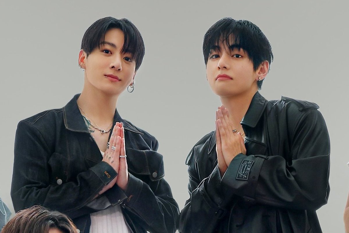 _TKASIA's tweet photo. 📣 Less than 1hr to go for Snow Man × #V and #JungKook special episode to air, till then let's hype our precious duo 😍

— RT and Reply with words/pics/gif!!!!

#VandJungKookSoresno 
#TaekookSoresno
#태형 #정국 https://t.co/7ef42C6bXd