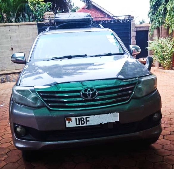 DriveNowUg's tweet image. 🧐#CLIENTS_INQUIRIES🧐

#Client: Hello, could you be having some Uganda driven Toyota Fortuner 2012 edition with a petrol engine (2.7cc) having an automatic transmission that's not beyond Ugx 80m.

#DriveNowUg: Save as you come for this unit which is negotiable but at #Ugx70m.