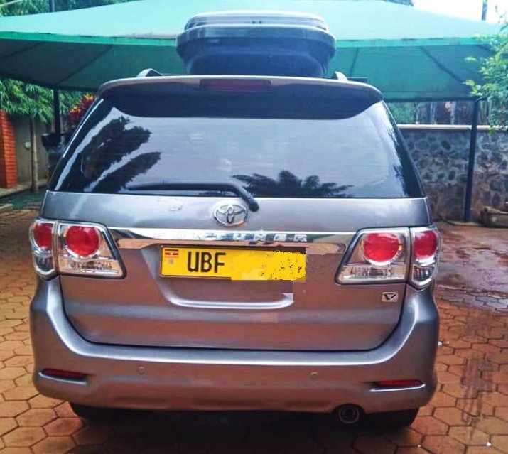 DriveNowUg's tweet image. 🧐#CLIENTS_INQUIRIES🧐

#Client: Hello, could you be having some Uganda driven Toyota Fortuner 2012 edition with a petrol engine (2.7cc) having an automatic transmission that's not beyond Ugx 80m.

#DriveNowUg: Save as you come for this unit which is negotiable but at #Ugx70m.