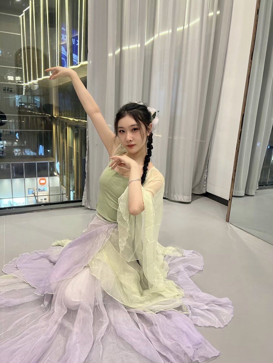 3917vvv's tweet photo. 谁���练舞不能仙气飘飘的🥰🥰 https://t.co/JNlQtMgIG1