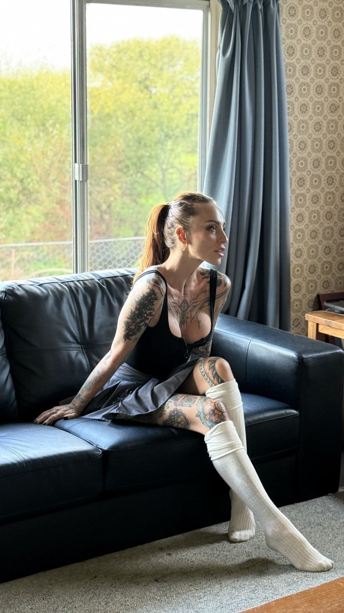realpixiefern's tweet image. what movie are we watching?

#redhead #girlswithtattoos #model