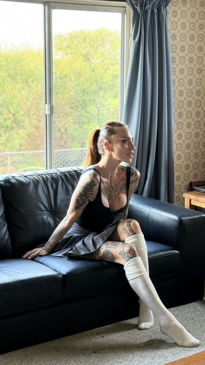realpixiefern's tweet image. what movie are we watching?

#redhead #girlswithtattoos #model