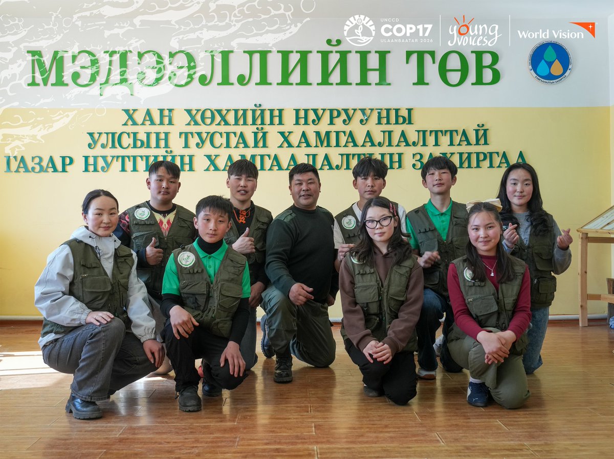 worldvisionMGL's tweet photo. Хоньчин хүүгээс байгаль хамгаалагч болсон Б.Цэлмэгдалай Хан Хөхийн цогцолборт газар удирдлагын түвшинд ажиллаж, усны нөөц, булаг шанд хамгаалж, нутгийн иргэдтэй хамтран уур амьсгалын тэнцвэрийг хадгалах бодит шийдэл хэрэгжүүлж байна.
#Ирээдүйд_чиглэсэн_залуусын_ДууХоолой https://t.co/Zl364zSLKB