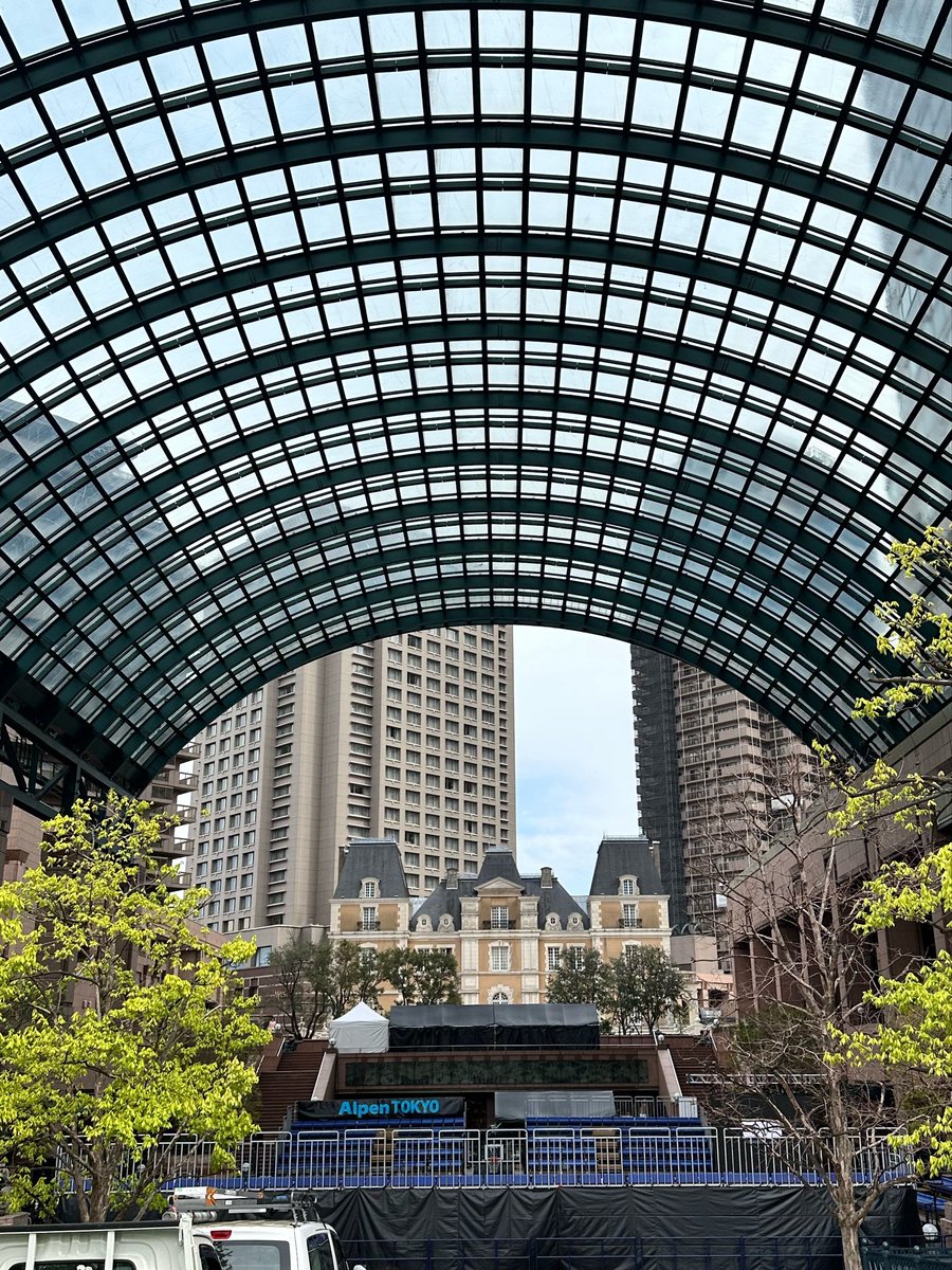 Words_Motion's tweet image. 恵比寿ガーデンプレイス、それもロブションの前に3x3のコートが出現する日が来るとは思ってなかった。大会は4/18-19の2Days #3x3