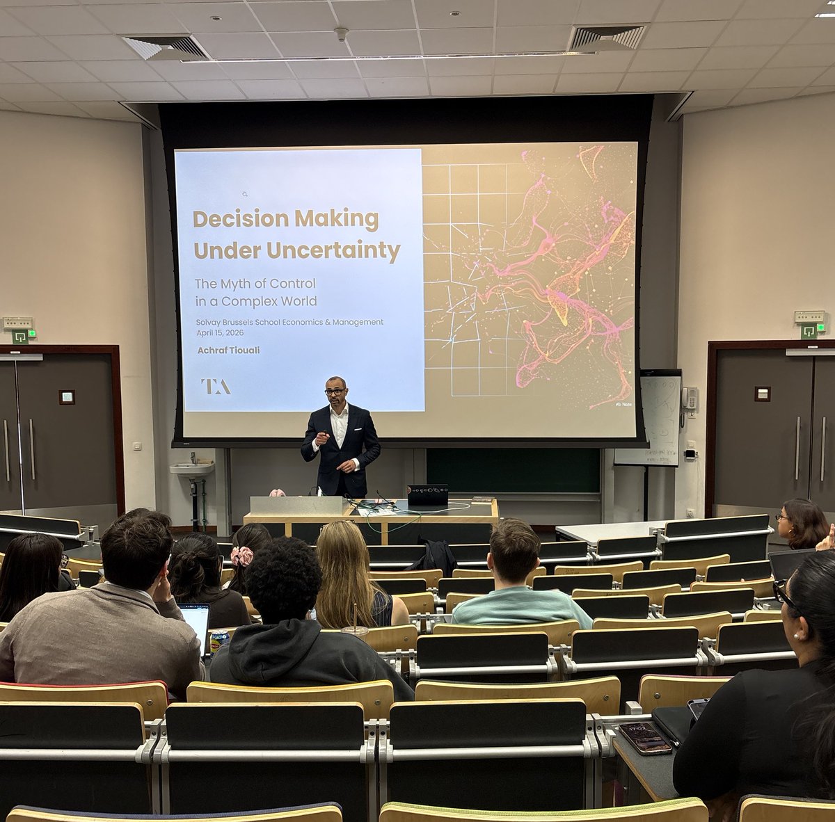 achveto's tweet photo. How we make decisions in a world we don't fully understand? A lecture on convexity, optionality, experimentation and ultimately survival 
Inspired by @nntaleb @ole_b_peters and Gerd Gigerenzer. https://t.co/ffUIdhnj65