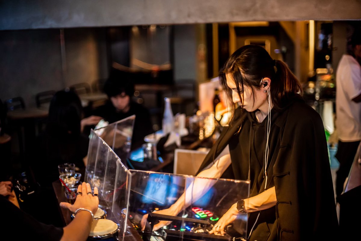 oakbar_shibuya's tweet image. ⏰#朝5時 まで営業
食べて呑めて
🎉盛り上がる
👨‍💻#DJ #シーシャ #カクテル
魅力満点 #大人の隠れ家
🏰#オークバー渋谷
本日も営業致します！！

🎪URL
eventsearch.jp/facility/oak-b…

#渋谷シーシャ #渋谷DJバー #OAKBAR #渋谷貸切 #シーシャバー #シーシャカフェ #ShishaCafe #渋谷 #東京 #shibuya