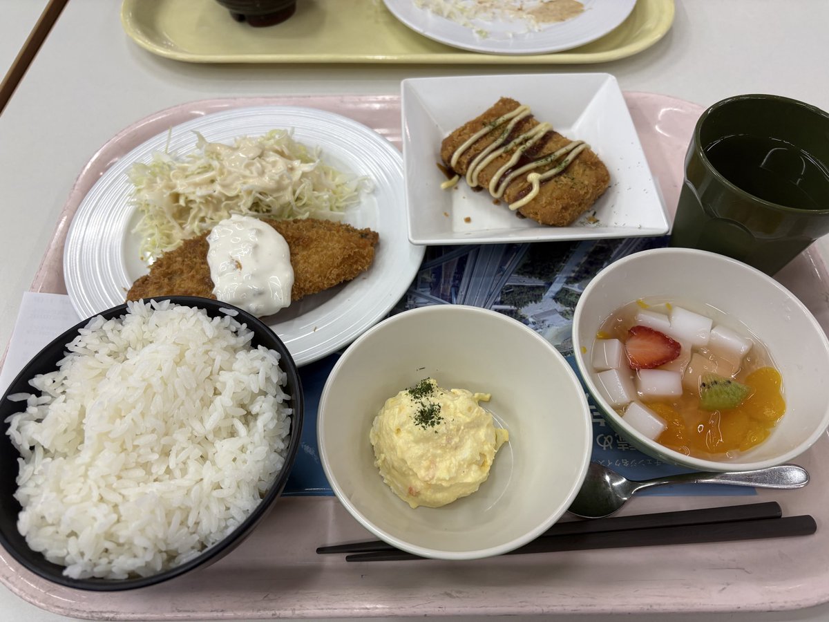 KOISHI2000's tweet photo. #山口大学今日まじで鯖食べたい気分だったのに置いてなくて怒りのあまり卓上調味料を全てなぎ倒してしまいましたサークル https://t.co/lAmUrwAXwv