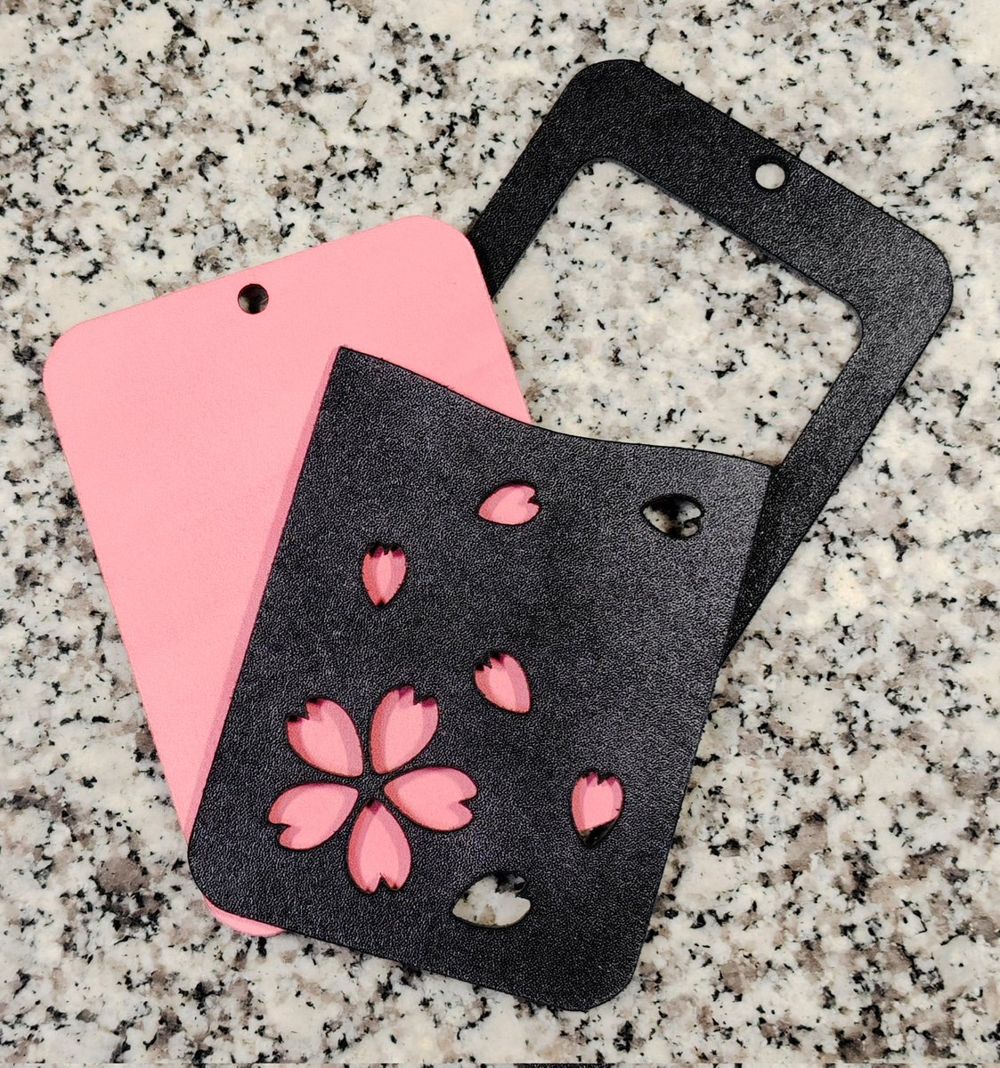 A_Sakurafuto's tweet image. 製作中

窓付きパスケース
さくら流し
夜桜

ロロマ　黒
マイネ　さくら

さくら切り抜き、パーツカット終了

コバ処理、コバ塗りしていきます。

#製作中 #窓付きパスケース #パスケース #さくら流し #夜桜 #ロロマ #マイネ #さくら切り抜き #パーツカット #コバ処理 #コバ塗り