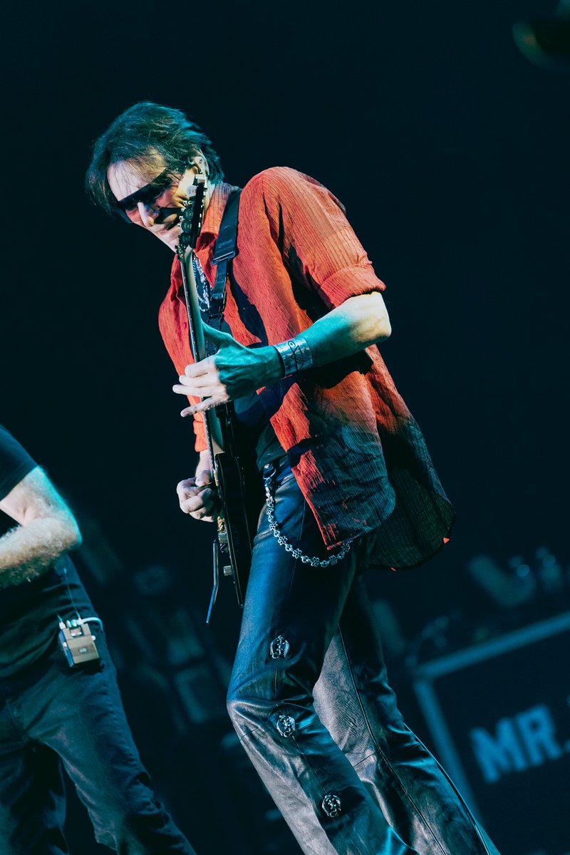 Joe Satriani tweet media