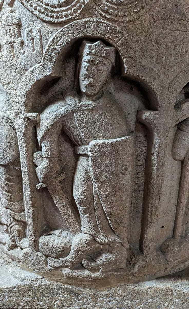 The 12thC font at St Peter's, Southrop depicts a selection of Virtues triumphing over Vices. 
Here we see Misericordia(pity) subduing Invidia(envy). 
#FontsOnFriday