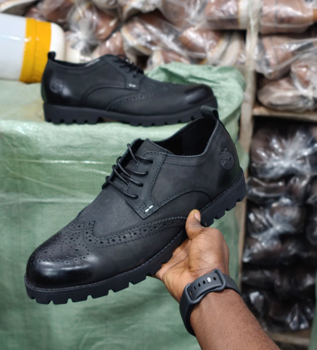 DM kicks 🇺🇬 the shoe plug 👟 tweet media