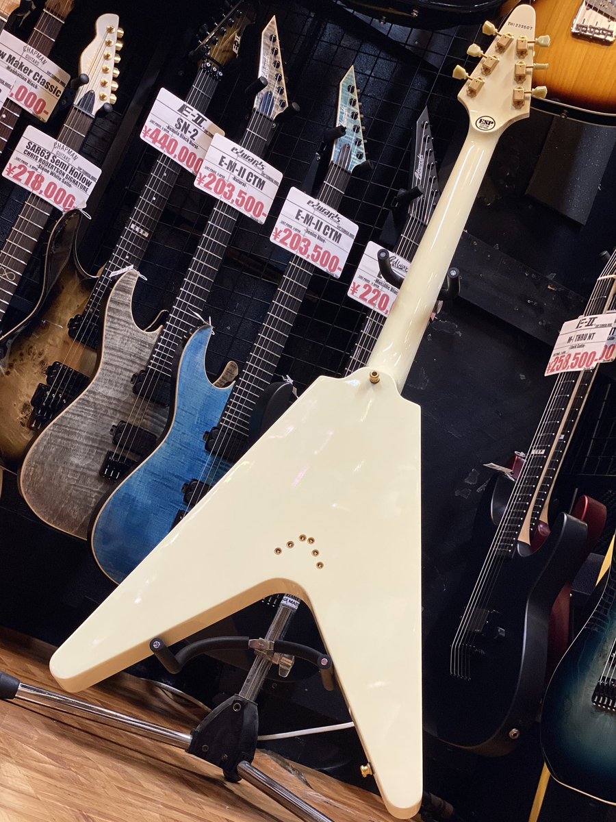 esptechhouse's tweet image. ‍[中古入荷]
Navigator Custom Order '58FV 【USED】

'58オリジナルを再現したオーダーメイド品✨️
ボディ/ネックにコリーナを採用👀
オールラッカーとなっております！

ハードケース付属
￥578,000-にて販売開始❕
#テクハスタッフたがわ
#御茶ノ水 #ESP #ギター #エレキギター