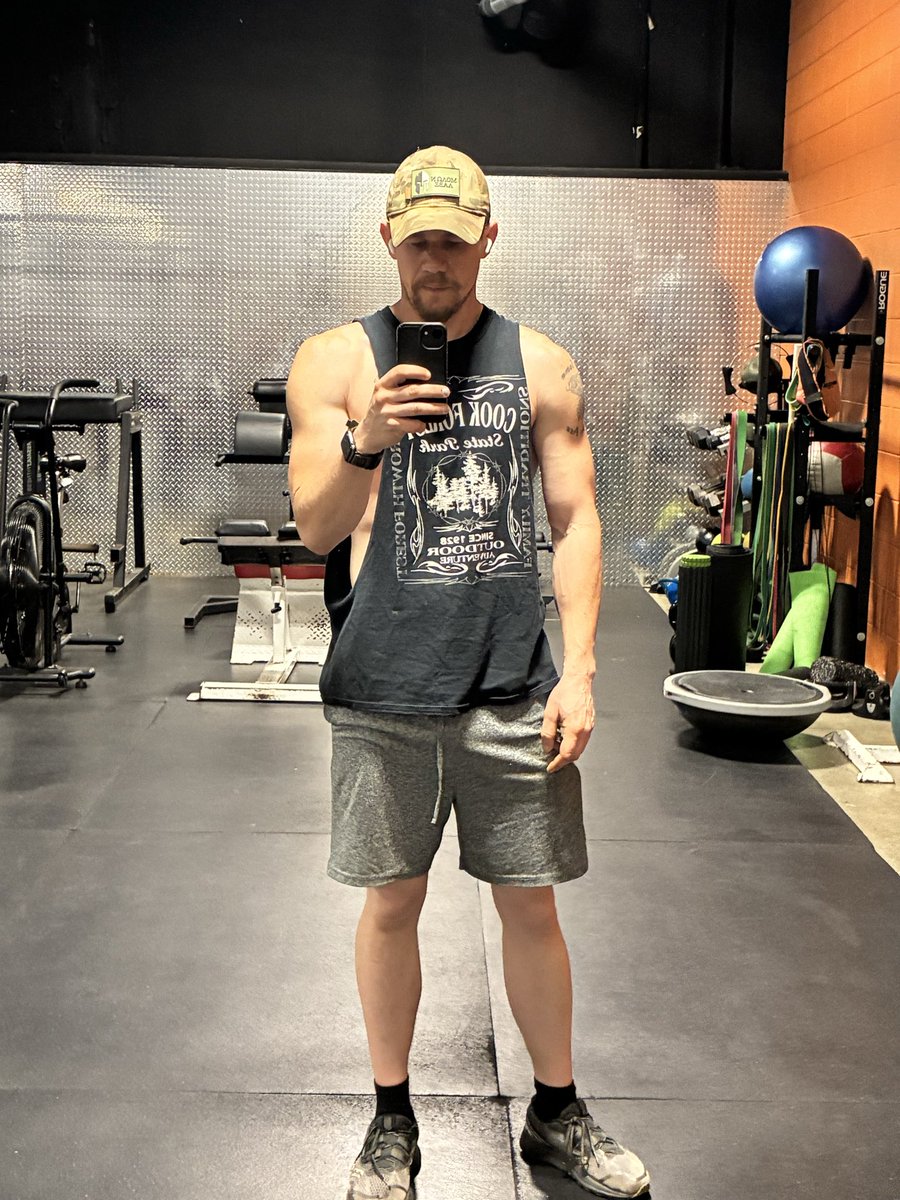 fitnessjunky42's tweet image. Work towards your goals everyday and soon they will come together. #workingout #dieting #goals