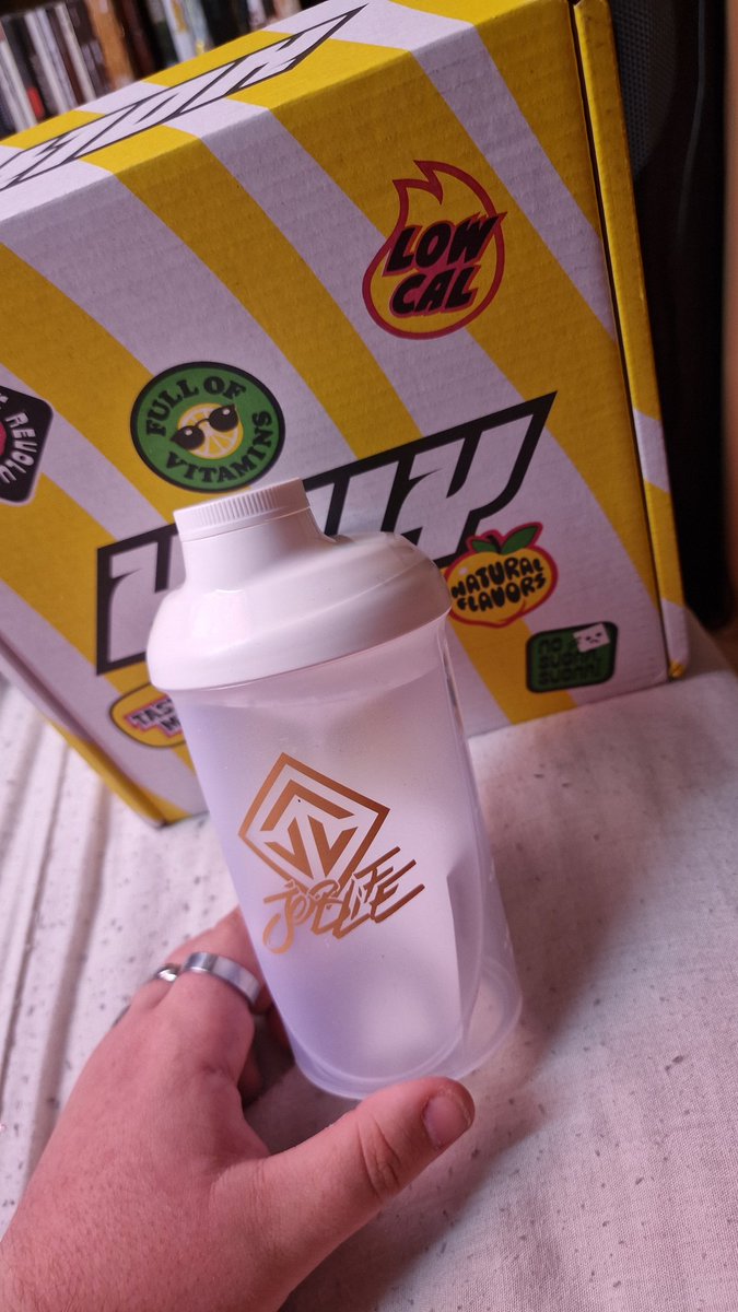 Maxiastra's tweet photo. @JLTomy #JOBLIFE merci pour ce beau shaker https://t.co/QBba8fjHo2