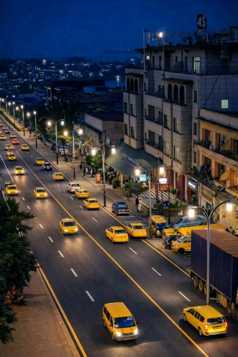 MoiseMos87388's tweet photo. Merci à l'IA d'avoir offert à Bukavu la ville qu'on mérite. Goudron, lumière,ordre. Les autorités ont vu la photo ? Udps enyanyaaaaa!!! @fatshi13 @BojiAime @VitalKamerhe1 @PLukwebo @KatintimaN @DeniseNyakeru @DenisMukwege @MartinFayulu @JJPurusi @SudkivuGouv @AssembleeNatRDC https://t.co/RTAO6ddRG9