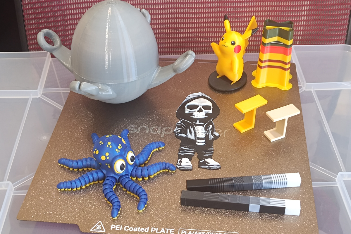 newskindesign's tweet image. So after almost 50 hours on the @snapmaker U1, I am very happy 😃! So far it has been a very capable #3Dprinter. I've printed with PLA, PETG and TPU with good results. 

Apart from the grey TPU egg shaped object, the other models are from printables.com