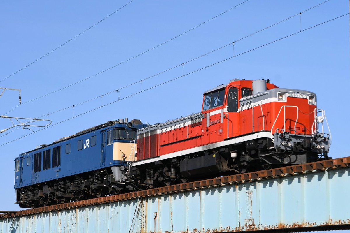 Kd93412's tweet photo. 4/17
配9821レ  
DE10-1700+EF64-1030
AT入場配給(廃車回送) https://t.co/TfwDlSmKVD