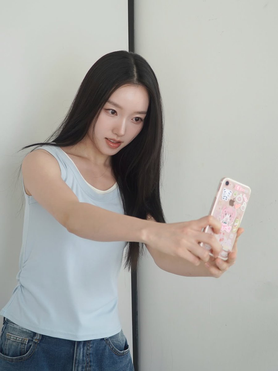 틔티 tweet media