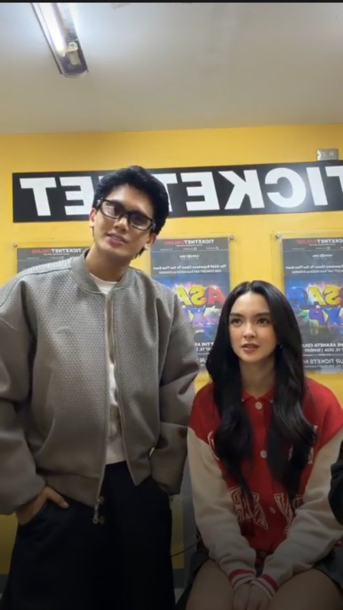 ms_angeline_'s tweet photo. Di talaga nakakabored panoorin yung dalawang to kahit magdamag pa sila mag live mag sstay pa rin ako 🤪🧡
Congrats KaiJarren sa successful ticket live selling nyooooo! 
Our supernatural chemistry duo! 🧡

#KaiRen https://t.co/TnYgY8kA75