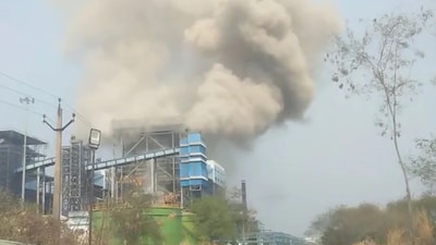 वेदांता ग्रुप के चेयरमैन अनिल अग्रवाल के 49 वर्षीय बेटे अग्निवेश अग्रवाल का जनवरी 2026 में अमेरिका में निधन हो गया। अब भी आंख नहीं खुली और धन इकट्ठा करना और शोषण से बाज नहीं आ रहे हो।मैं गारंटी देता हूँ कि जब मौत आएगी तो कुछ साथ ने लेकर जाओगी । 
       कोरबा स्थित वेदांता पावर