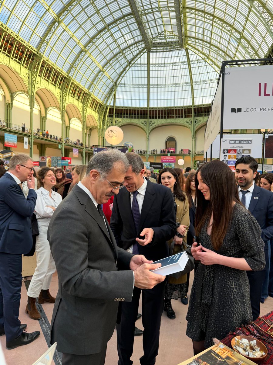 SafeenDizayee's tweet photo. I visited the Kurdistan stand at the Paris Book Fair.

I commended the Kurdistan Regional Government representation @KrgFrance and staff for organizing the stand and presenting Kurdistan to French readers. https://t.co/QTmfCEOnHY