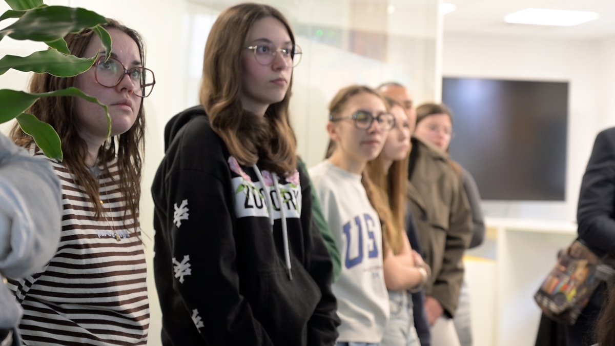 ecom_news's tweet photo. ✍🏻#Montpellier : @Veolia et l'@acmontpellier @CDrucker_Godard  signent un partenariat pour attirer les jeunes vers les métiers de l'#eau et notamment les femmes. Reportage vidéo exclusif https://t.co/1ngXLWnFqF https://t.co/gdyKvdKVMM