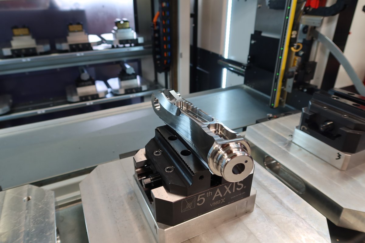 Bridwey's tweet image. Machined on our Hedelius #5Axis: complex geometry, all in one setup.

Fewer setups = tighter tolerances, better consistency and faster turnaround.

That’s how we keep lead times short from prototype to volume, delivering results like this. 💪

#PrecisionEngineering #Machining