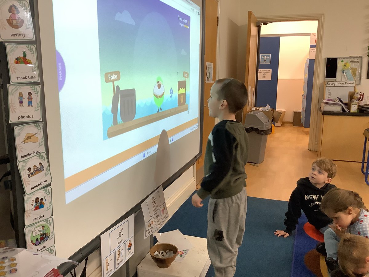 SAPSHedgehogs's tweet image. Super phonics- reading and sorting real and alien words 😊#eyfs #phonics #reading