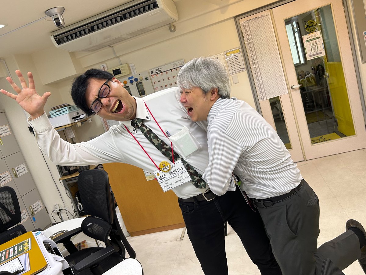 jankenpon1120's tweet photo. 本日もたくさんのご来店ありがとうございます❣️

18時よりMリーグフリー営業スタートです💕🌈

本日は
・藤原健プロ
🌟徳岡明信プロ🌟
・青木くん
・吉村くん

となっております❣️

徳ちゃん勤務ラスト2日❣️
さすがにみんなじゃんけんに集合でしょ💕🙂

本日もまったりご来店お待ちしております😘 https://t.co/MPwvF5f2my