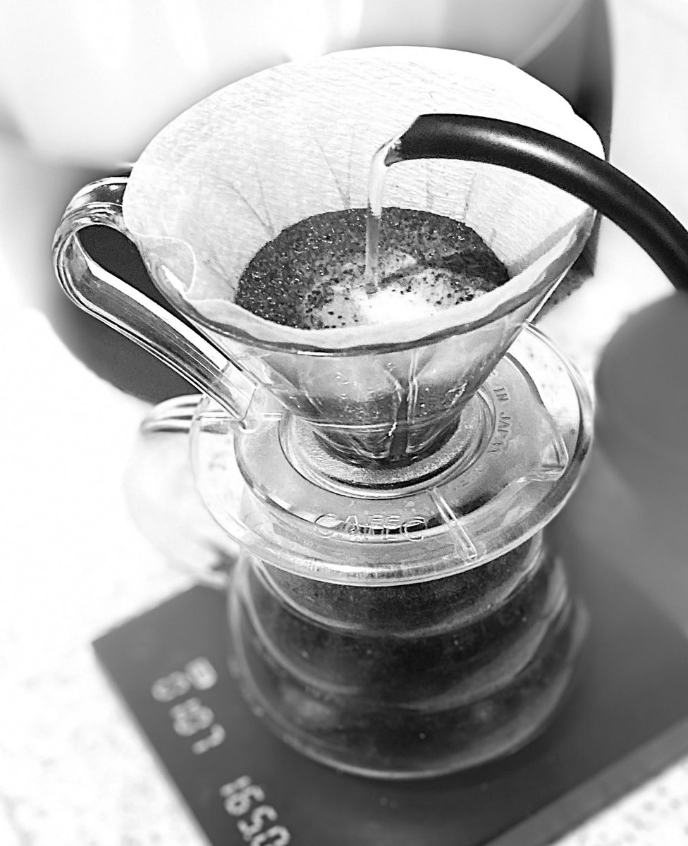 hncoffee87's tweet photo. 『いつも』を『特別』に変える。
福岡の隠れ家から届く、あなたのための一袋。

ブラックなのにあまくほろ苦い珈琲体験。

ありそうでなかったほろ苦コーヒーをぜひお試し下さい。
https://t.co/Rqahtrw93x https://t.co/ll7Vi1JzF1