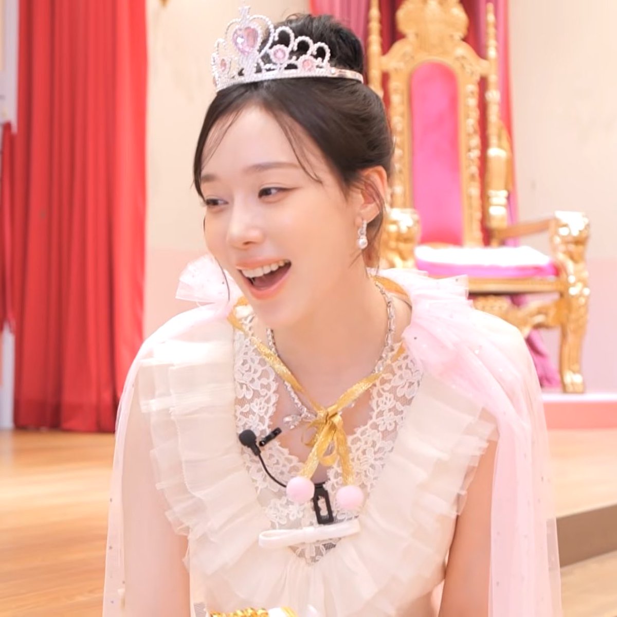 hourly winter tweet media