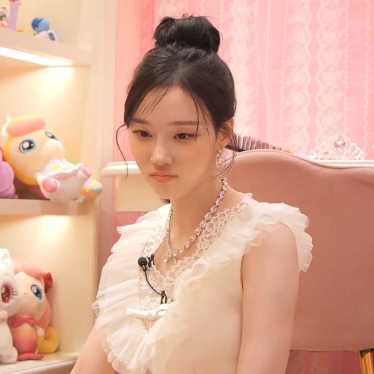 hourly winter tweet media