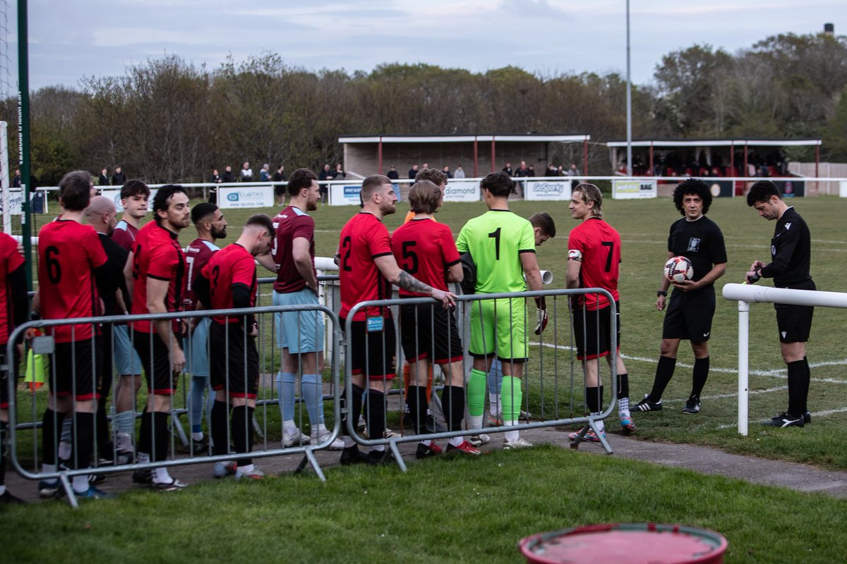 thewessexway's tweet photo. Very intense game in front of a bumper crowd of 256 at PMP last night. It finished @fleetlandsfc_ 0-1 @FollandSportsFC Either team could still win the league and 5 teams are battling for 4 play-off spots.... all to play for! @WessexLeague div one. #TheWessexWay https://t.co/TEYjSFq3wQ