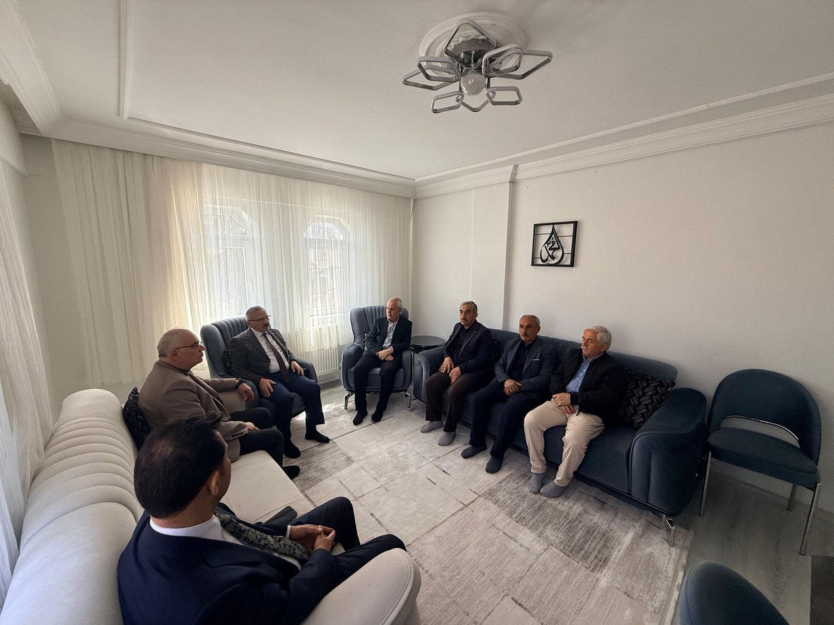 yusufbeyazit60's tweet photo. Başçiftlik Belediye Başkanımız Şaban Bolat'a taziye ziyaretinde bulunduk.

Vefat eden kıymetli babası Yunis amcamıza Allah'tan rahmet diliyorum.

Mekânı cennet olsun. https://t.co/vmill1GXVh