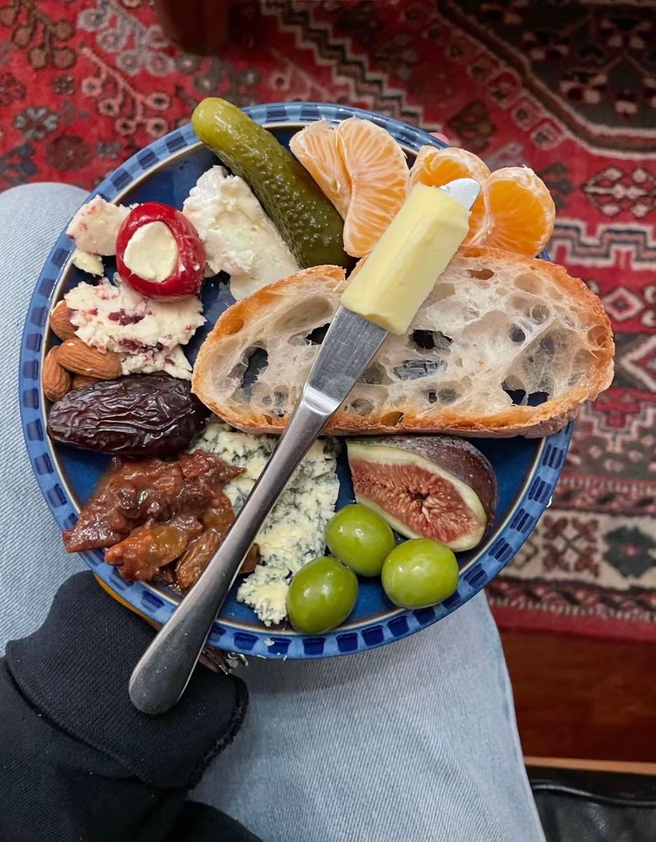 femme fatale tweet media