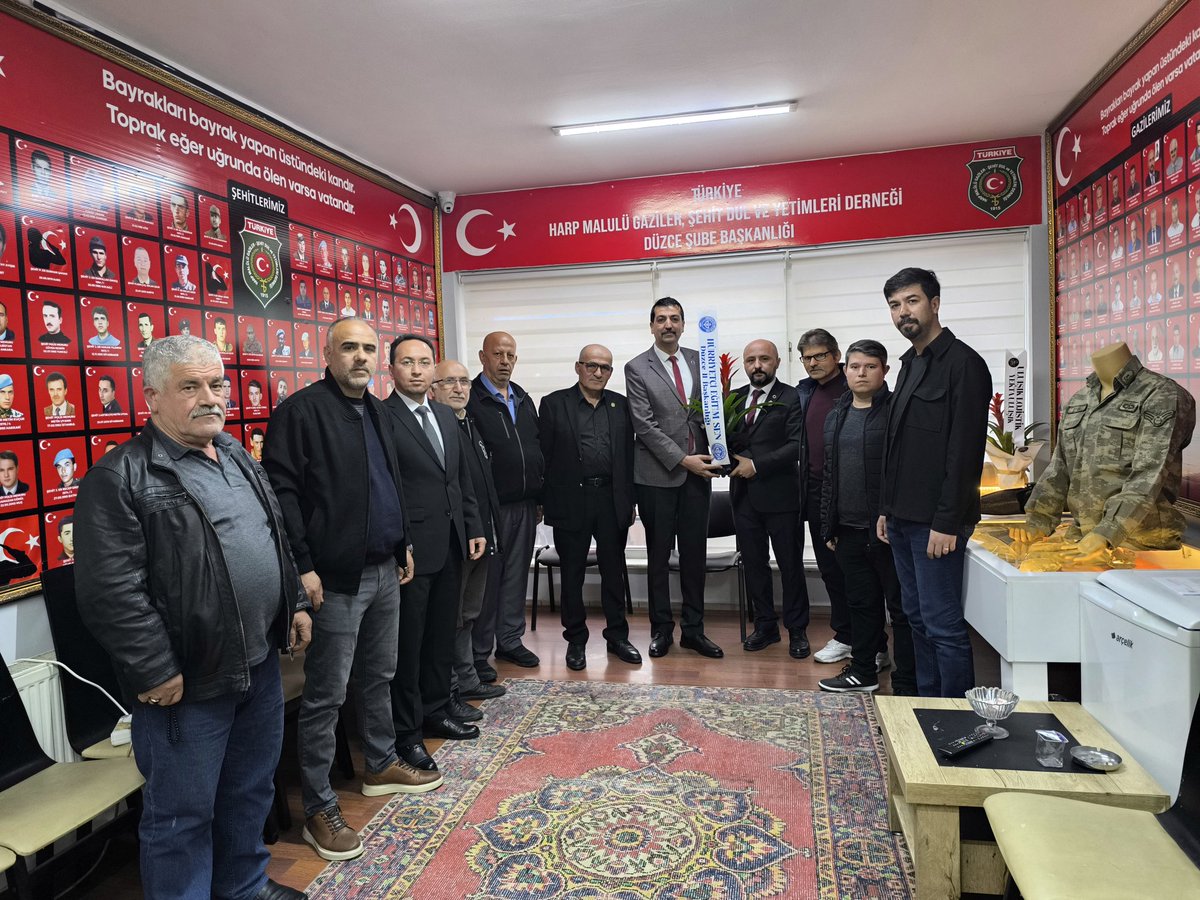 yilyum28's tweet photo. Hürriyetçi Eğitim Sen Düzce İl Temsilciliği Yönetimi olarak, Türkiye Harp Malulü Gaziler Şehit Dul ve Yetimleri Derneği Düzce Şube Başkanlığını ziyaret ettik. https://t.co/sZXmdaq27Y