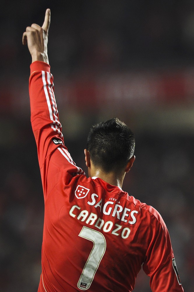 É o jogador deste séc. a gravar o seu nome mais vezes nos momentos decisivos, aparecia sempre.

20 golos a FCP e SCP, o golo que colocou o clube numa final europeia (23 anos depois), o bis para dar o "32", o golo que carimbou a 1ª vitória de sempre na Alemanha. 

Legado eterno.