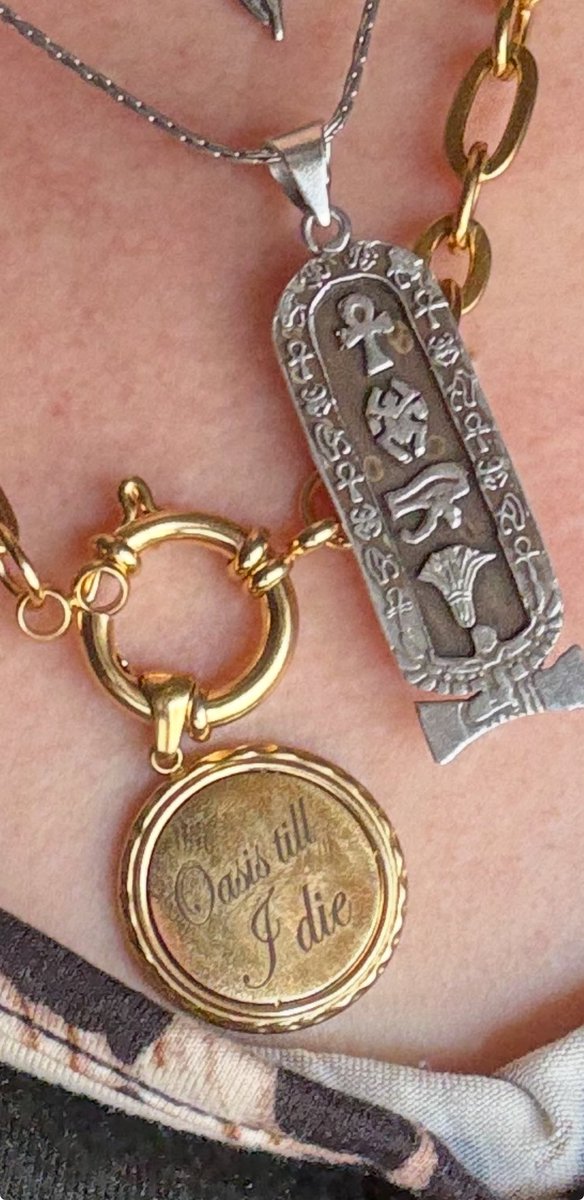 Adele V🦢 tweet media