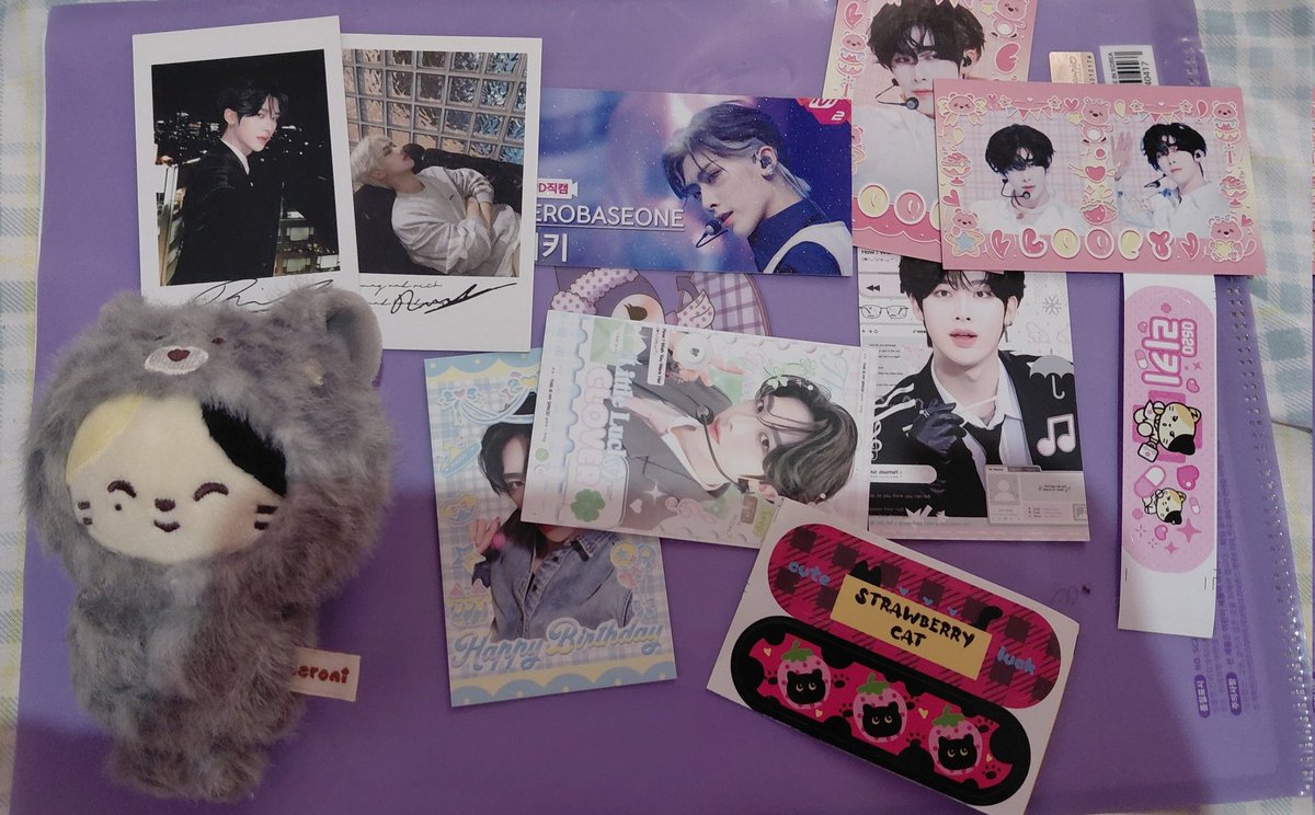 jas | @ uni 📚 tweet media