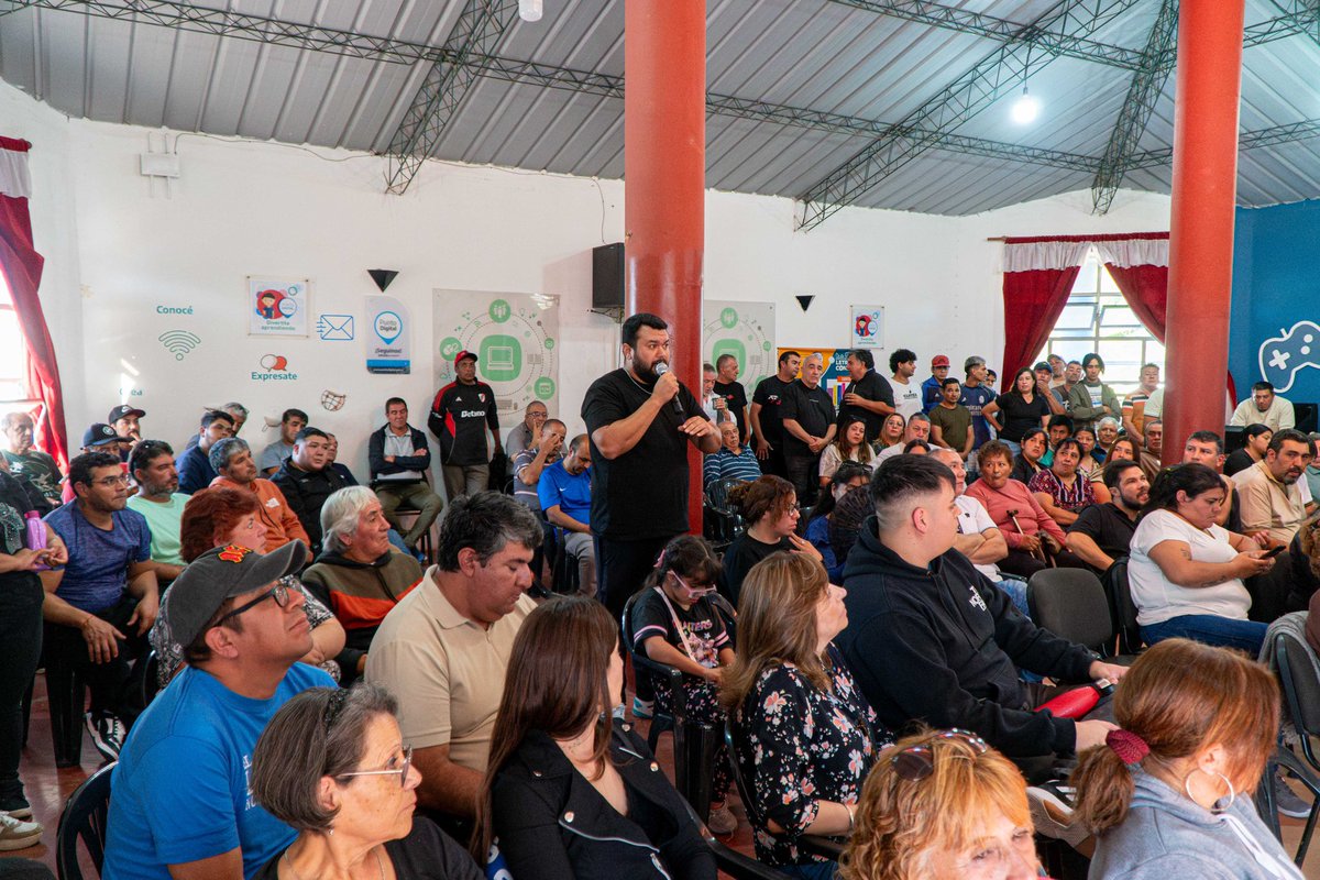 Miguel_DLV's tweet photo. Hoy la militancia y el sentimiento peronista nos volvió a reunir para charlar con compañeros y compañeras sobre la difícil situación que estamos atravesando a nivel nacional.

La unión hace la fuerza, y juntos vamos a seguir trabajando por el departamento que todos queremos. https://t.co/eA1mNs0fxL