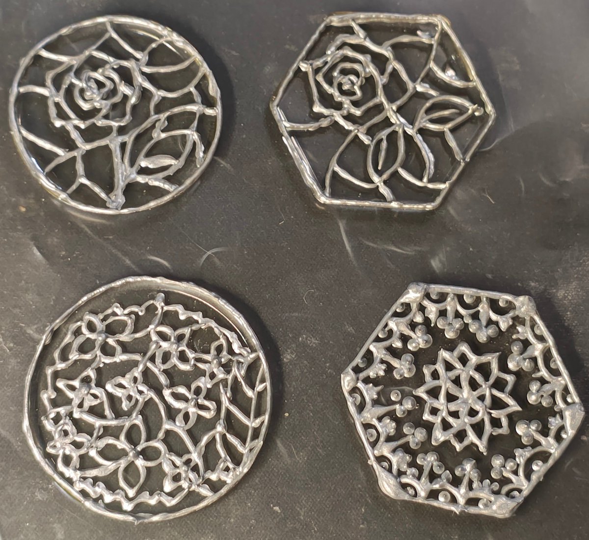 枠におさめたバージョンもお試し。
チューブの力加減がちょっと難しい
 #ハンドメイド