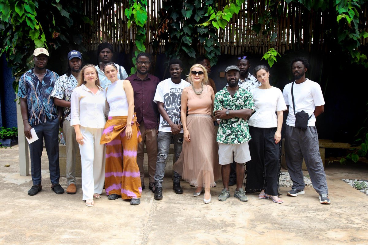 SwissEmbAccra's tweet photo. The second edition of "Art of Exchange" at Worldfaze Art Practice brought together artists &amp; diplomats.
Focused on youth empowerment &amp; emerging talent.
🤝 A meaningful exchange where ideas meet. 
#ArtofExchange #YoutEmpowerment #DiplomArts https://t.co/7sFPn3HwUJ