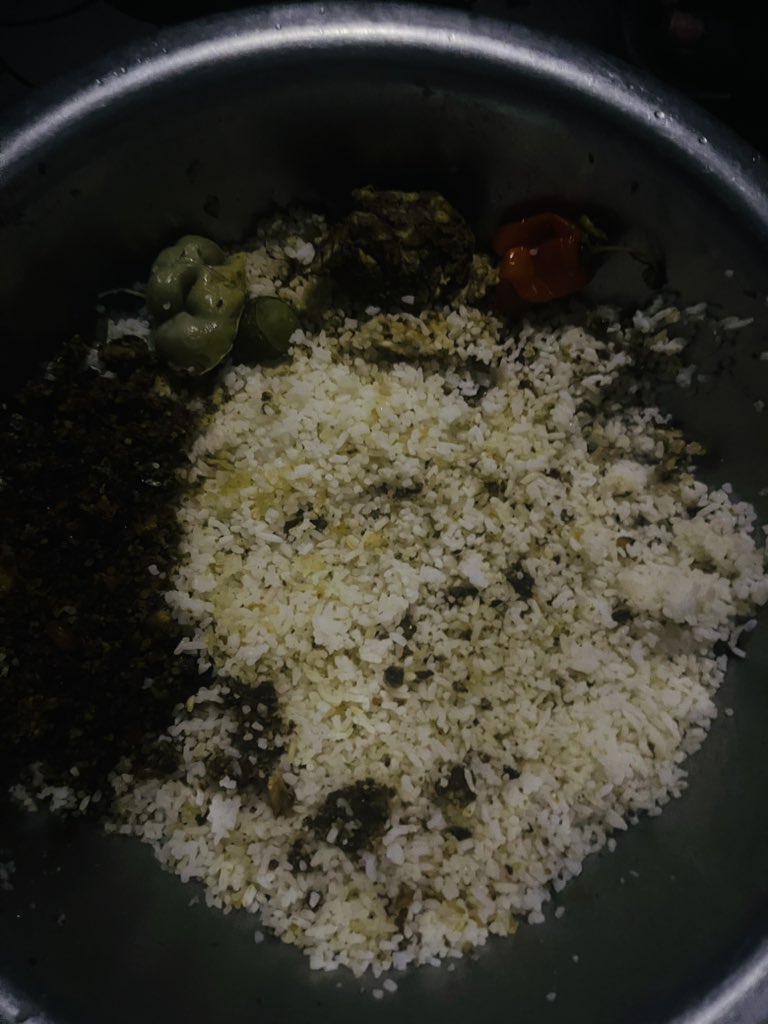 MatthewBil96622's tweet photo. We need help. This is the food water the food we are eating we are suffering a lot. We need help who can help us to have good food me and my civilian.🙏🙏🍚🙏 https://t.co/6MihKqirWo
