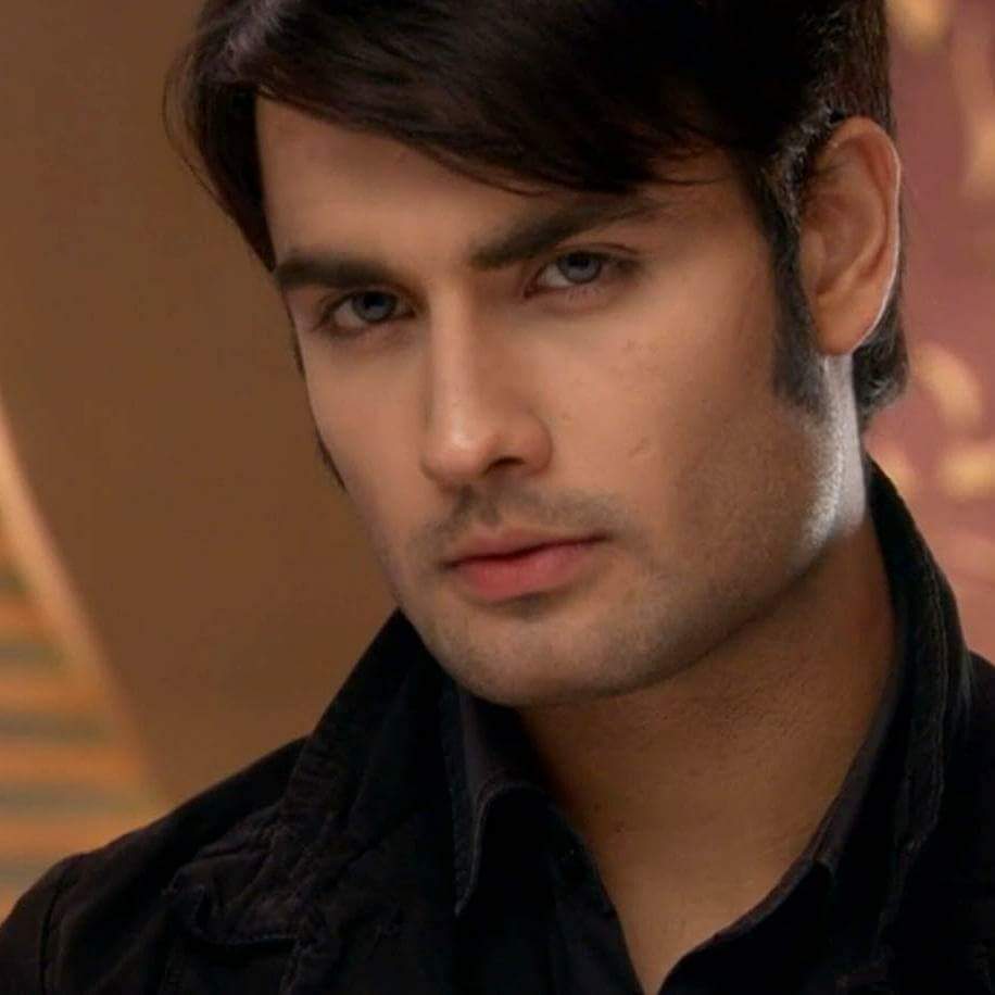 VivChi03's tweet image. He came into my life as a character, but stayed as a forever feeling. #AbhayRaichand is not something I can forget. #pkyek was my first serial love...and till today he holds a very special place in my heart.

#VivianDsena #VDians