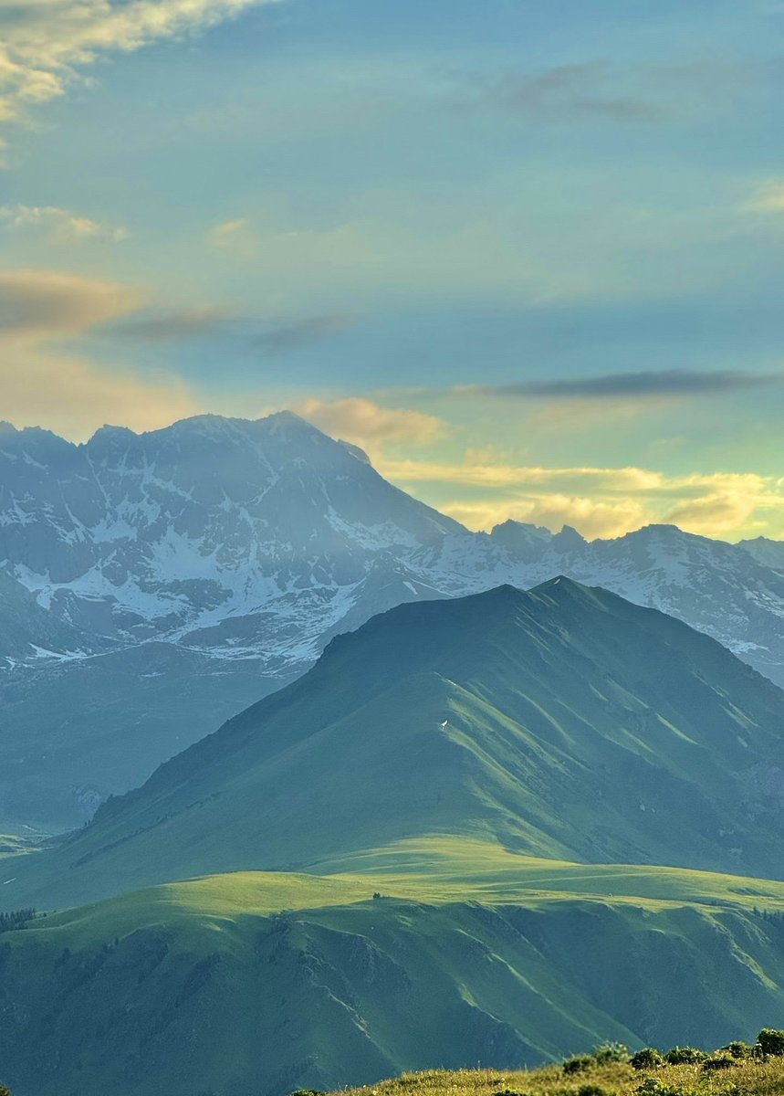 wesnier83987's tweet image. Strolling through nature, experiencing the greenery all around.    
💗💗💗💗☀️☀️☀️☀️🌿🌿🌿🌿
漫步自然之间，体会满眼绿色。
#lifestyle  #happy  #natural  #spring